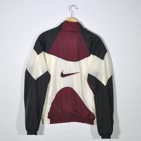 Pullover Windbreaker Outfit, Beige Nike, 90s Nike Windbreaker, Windbreaker Outfit, Vintage Nike Jacket, Nike Windbreaker Jacket, Vintage Nike Windbreaker, Adidas Pullover, Outfit 90s