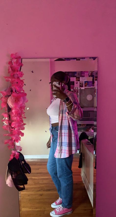 Pink High Top Vans Outfit, Pink Low Top Converse Outfit, Pink Converse Outfit Ideas, Low Converse Outfit, Low Top Converse Outfit, Pink Flannel Outfit, High Top Vans Outfit, Pink Converse Outfit, Thrifty Clothes