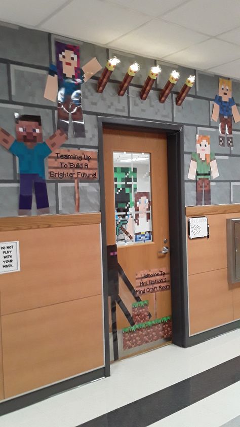 Minecraft Themed Classroom, Minecraft Classroom Door, Minecraft Door Decoration, Minecraft Classroom Ideas, Fair Minecraft, Minecraft Classroom, Vocabulary Wall, Space Theme Classroom, Book Fairs