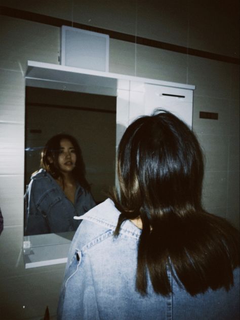 Leaning On Sink Pose, Lazy Photoshoot Photo Ideas, Cinematic Bedroom Shots, Bathroom Photoshoot Aesthetic, Emotions Aesthetic Photography, Staring At Phone, Flash Photos Aesthetic, Room Photoshoot Ideas, Flash Photography Aesthetic