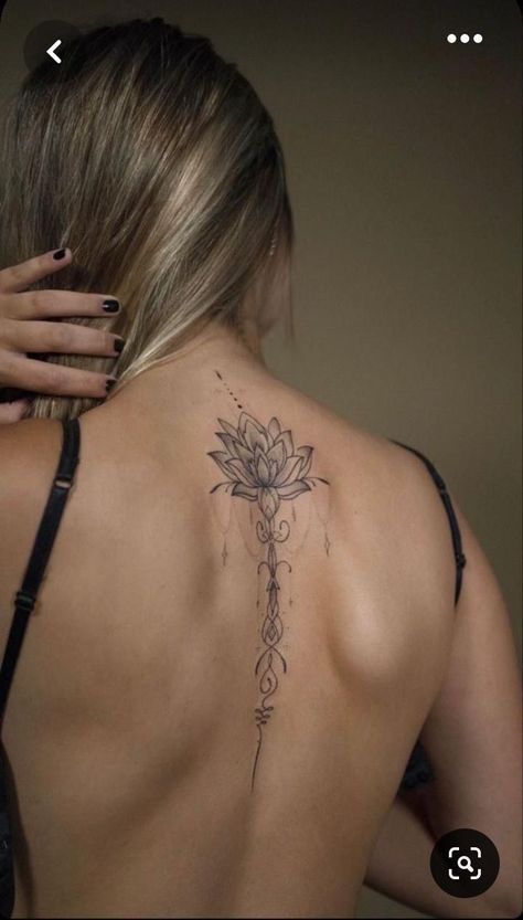 Best Spine Tattoos, Sacred Geometry Tattoos, Mandala Tattoo Back, Tattoos Owl, Tattoos Feather, Tattoos Lion, Tattoos Dotwork, Tattoos Heart, Feminine Back Tattoos