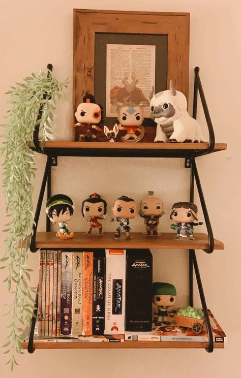 Nerd Decor Home, Nerdy Room Decor, Subtle Nerd Decor, Geek Room Decor, Nerdy Room, Funko Display Ideas, Nerdy Decor, Nerd Decor, Funko Pop Display