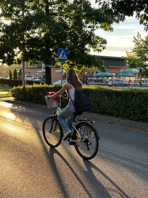 Bike Girl Aesthetic, Bike Ride Aesthetic, Biking Aesthetic, Aesthetic Bike, Aesthetic Sun, Bike Aesthetic, Bike Girl, University Life, Instagram My Story