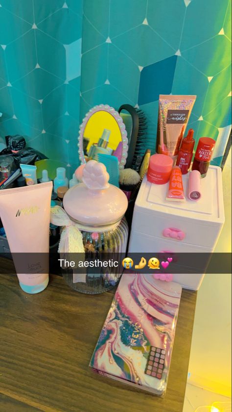 Aesthetics, pink, snapchat , dressing table, mirror Makeup Aesthetic Snapchat, Makeup Snaps Snapchat, Fashion Aesthetic Pink, Pink Snapchat, Snapchat Makeup, Pink Wardrobe, Snap Snapchat, Pink Cosmetics, Mirror Makeup