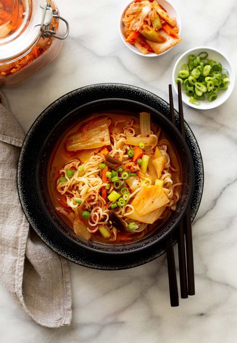 Kimchi Noodle Soup Ramen Recipes, Kimchee Soup, Spicy Korean Soup, Kimchi Noodle Soup, Ramen Soup Base, Stir Fry Kimchi, Kimchi Soup, Kimchi Ramen, Spicy Kimchi