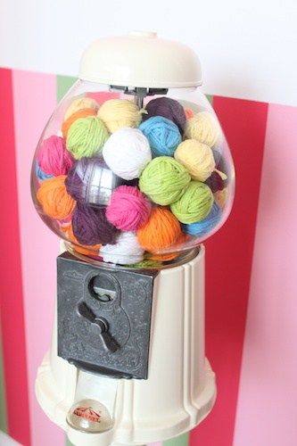 I love fun ways to repurpose objects especially when it comes to storage. Over at the blog Simply Modern Mom there is a room makeover that includes this fun gumball machine filled with balls of yar… Yarn Display, Balls Of Yarn, Pink Bedroom For Girls, Yarn Organization, Unique Yarn, Knitting Humor, Yarn Storage, Craft Room Storage, Yarn Store