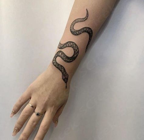 Snake Tattoos In Finger Snake Tattoo Wrist, Snake Wrist Tattoo, A Snake Tattoo, Snake Tattoo Ideas, Cartoon Nail Designs, Wrap Around Tattoo, Mystical Tattoos, Snake Tattoos, Wrap Tattoo