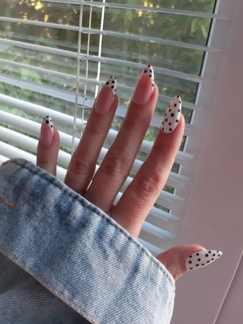 Dot Nail Art, Minimal Nails, Polka Dot Nails, Simple Acrylic Nails, Dots Nails, Minimalist Nails, Dream Nails, Fire Nails, Funky Nails