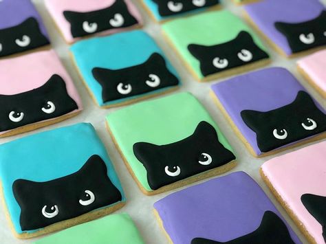 Cat Cookies Decorated, Cat Sugar Cookies, Black Cat Sugar Cookies, Halloween Cat Cookies Decorated, Black Cat Cookies, Moon Cookies, Cat Themed Birthday Party, Cat Cookies, How To Make Biscuits