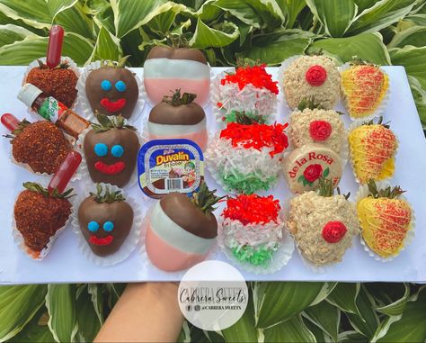 Mexican Snack Foods, Chocolate Covered Desserts, Chocolate Covered Strawberry Recipe, Chocolate Covered Strawberries Bouquet, Mexican Snacks, Strawberry Gifts, Chocolate Covered Fruit, Chocolate Covered Treats, Chocolate Dipped Strawberries