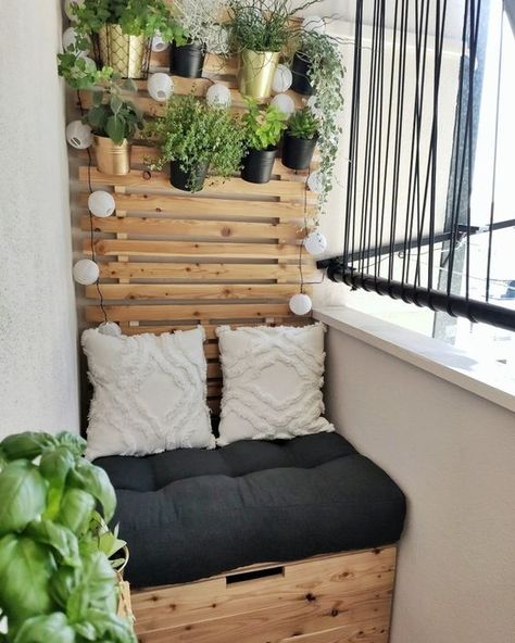 Balcon Mic, Indian Balcony, Small Apartment Balcony Ideas, Balkon Decor, Tiny Balcony, Balcony Design Ideas, Small Balcony Garden, Small Balcony Design, Balcony Ideas Apartment Indian