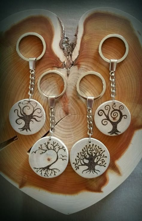 Wood Burning Tips, Pyrography Designs, Wood Burn Designs, Wood Slice Art, Woodburning Projects, Wood Art Projects, Wooden Keychain, Wood Burning Crafts, Wood Carving Designs