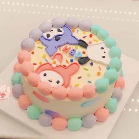 Kawaii Cakes Aesthetic, Cute 2 Layer Birthday Cake, Kawaii Cake Designs, Sanrio Cakes Birthday, Simple Pastel Art, Kawaii Cakes Birthday, Cute Birthday Cakes Aesthetic, Birthday Cake Kawaii, Aesthetic Cakes Birthday