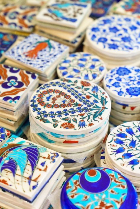 Turkey Culture, Turkish Architecture, The Blue Mosque, Turkey Vacation, Islamic Tiles, Turkey Travel Guide, Topkapi Palace, Iznik Tile, Turkish Tiles