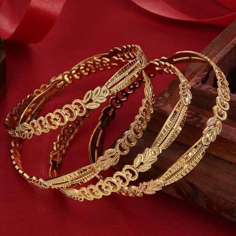 Weddings Vibes, Design Esthetic, Dubai Gold Bangles, Plain Gold Bangles, Crochet Cake, Solid Gold Bangle, Gold Bangles Indian, Gold Bangles For Women, New Gold Jewellery Designs