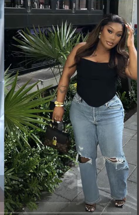 Black Top Denim Jeans Outfit, Jean Brunch Outfit, Curvy Baddie Outfits Summer, Curvy Petite Fashion Black Women, Spring Going Out Outfits Night Casual, Girls Night Outfit Black Women, Black Bodysuit With Jeans Outfit, Birthday Dinner Outfit Classy Plus Size, Jeans Birthday Outfit