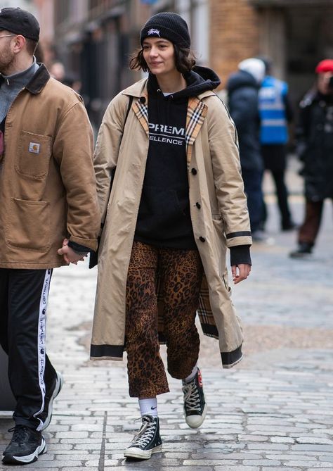 9 New Outfit Ideas We've Already Spotted In London This January Gigi Hadid Streetstyle, Italian Street Style, Rihanna Street Style, Gigi Hadid Street Style, New Outfit Ideas, European Street Style, Kendall Jenner Street Style, Leopard Jeans, Walking Down The Street