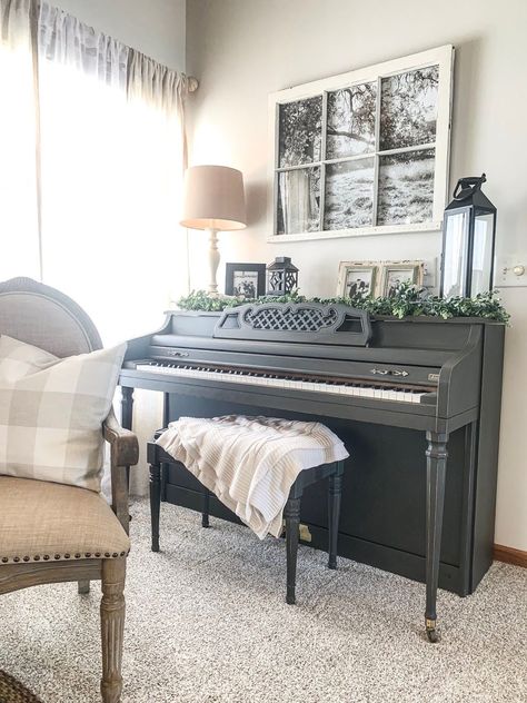 Wood Piano Decor, Farmhouse Piano Decor, Black Piano Aesthetic, Decorate Piano, Piano Makeover Ideas, Piano Entryway, Refinished Piano, Chalk Paint Piano, Piano Decorating Ideas