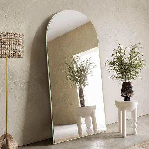 The modern arched full-length mirror is an essential element in home decoration. From a distance, it looks like a door or a window, making it more artistic and highlighting the beauty of the body mirror. Mirror Accent Wall, Wood Full Length Mirror, Oversized Floor Mirror, Arched Floor Mirror, Mirror Accent, Mirror Decor Living Room, Accent Wall Mirror, Arched Design, Floor Standing Mirror