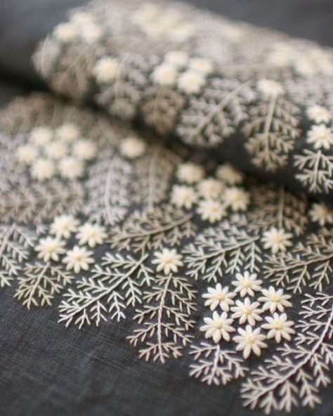 Black On Black Embroidery, Crazy Embroidery, Wreath Embroidery, Daisy Chains, Hand Embroidery Projects, Japanese Embroidery, 자수 디자인, Sewing Embroidery Designs, Hand Embroidery Art