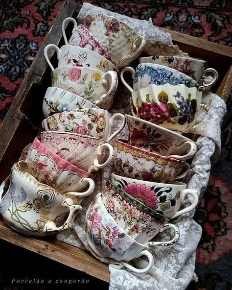 Tea Vintage, Vintage Crockery, Make Tea, Antique Dishes, Pretty Mugs, Keramik Design, Vintage Dinnerware, Cup Tea, Decoration Inspiration