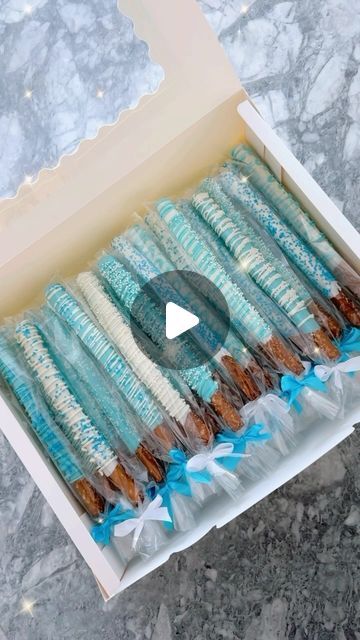 Celebrate by ML on Instagram: "Chocolate covered pretzel rods 💙😋🤍. #tutorial #bakingtips #chocolatepretzels #chocolatepretzelrods #custommade #itsaboy #celebratebyml #nyckidsparty" Decorate Pretzel Rods, How To Make Pretzel Rods Dipped, Baby Shower Rice Krispie Treats Boy, How To Make Chocolate Covered Pretzel Rods, Diy Chocolate Covered Pretzels, Gender Reveal Snacks Ideas, Pretzel Decorating Ideas, Decorated Pretzel Rods, Diy Pretzel Rods