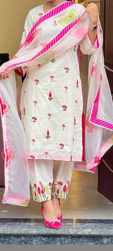 Instagram Suits Designs, Hand Painted Salwar Suits, Punjabi Salwar Design, Paint Suits Punjabi, Painting Suits Punjabi, Summer Punjabi Suits, Embroidery Suits Design Machine, Work Punjabi Suit Design, Salwar Embroidery Design