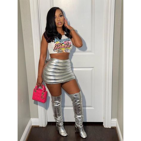 Cute Outfits Club Night Out, Metallic Baddie Outfit, Silver Chrome Outfit Black Women, Metallic Silver Outfit Black Women, Silver Outfit Ideas Black Women, Birthday Outfit Silver, Silver Hair Outfit Ideas, Silver Baddie Outfits, Metallic Concert Outfit