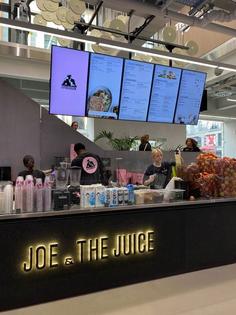 Juice Restaurant Design, Mini Juice Bar, Joe In The Juice, Smoothie Store Design, Juice Bar Menu Ideas, Smoothie Shop Design, Small Juice Bar Design, Smoothie Bar Design, Juice Bar Ideas