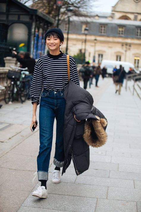 Socks Outfit Sneakers, Mama Fashion, Outfits With Striped Shirts, Dressing Tips, Remain Silent, Paris Couture, Sneakers Street Style, Sock Outfits, Korea Style