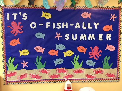 #toddler #toddlerbulletinboard #bulletinboard #classroom #bulletinboardideas #summer #fish #daycare Summer Bulletin Boards For Daycare, Daycare Bulletin Boards, Toddler Bulletin Boards, Summer Daycare, Summer Bulletin Board, Class Bulletin Boards, Bulletin Boards Theme, Preschool Boards, Summer Bulletin Boards