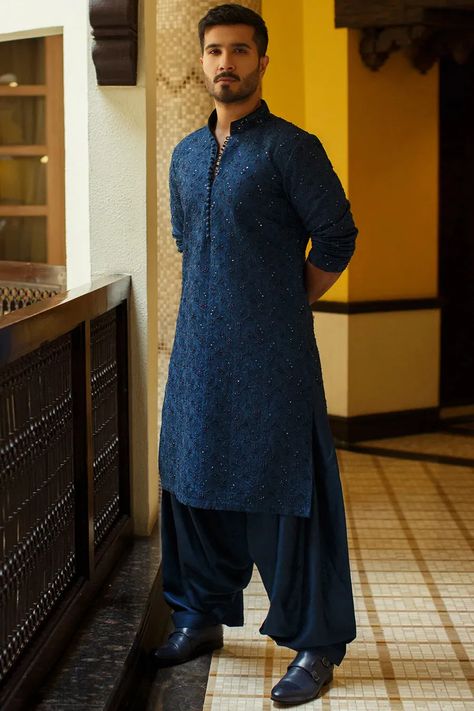 Trendy Wedding Wear For Men To Look Uber-Stylish! - ShaadiWish Kurta Pajama Design, Traditional Indian Mens Clothing, Kurta Designs Men's, Bollywood Night, Pakistani Kurta Designs, Indian Wedding Clothes For Men, Sherwani For Men Wedding, Feroze Khan, Boys Kurta Design