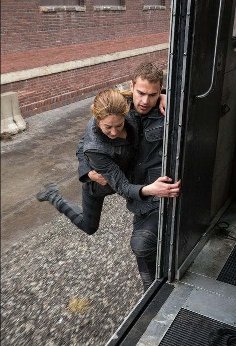 Divergent Divergent 1, Divergent Cast, Divergent 2014, Divergent Theo James, Divergent Tris, Divergent Memes, Tris And Tobias, Divergent Four, Tris And Four