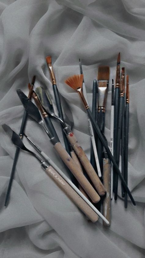 Art Brushes Aesthetic, Paintbrushes Aesthetic, Painting Supplies Aesthetic, Art Materials Aesthetic, Paintbrush Aesthetic, Paint Brushes Aesthetic, Paint Brushes Photography, Painting Snap, Tool Photography