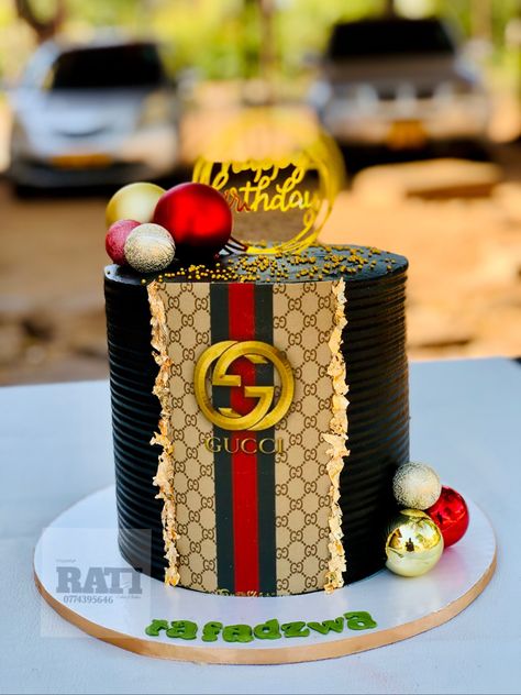 Gucci Birthday Cake For Men, Luxury Birthday Cake For Man, Brand Cakes For Men, Gucci Birthday Cakes For Women, Louis Vuitton Cakes For Men, Gucci Cake Ideas, Gucci Cakes For Women, Gucci Cake For Him, Gucci Birthday Party Ideas