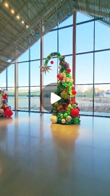 NW Arkansas Balloon Installations on Instagram: "The biggest balloon Christmas tree in all the land 🎄" Diy Balloon Christmas Tree, Grinch Balloon Decorations, Grinch Balloon Tree, Grinch Balloon Arch, Balloon Tree Diy, Christmas Tree Balloons, Balloon Christmas Tree, Christmas Installation, Balloon Hacks