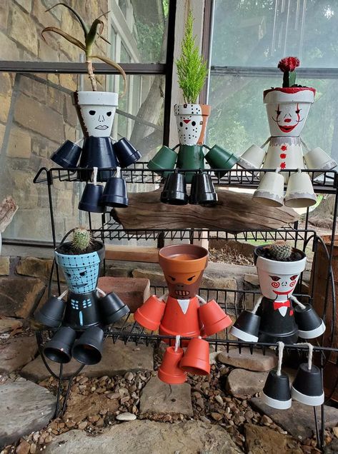 DIY horror movie character planters! 😍 Horror Movie Clay Crafts, Horror Flower Pots, Horror Movie Crafts Diy, Diy Horror Movie Decor, Diy Horror Decor, Horror Diy, Diy Horror, Horror Crafts, Horror Room