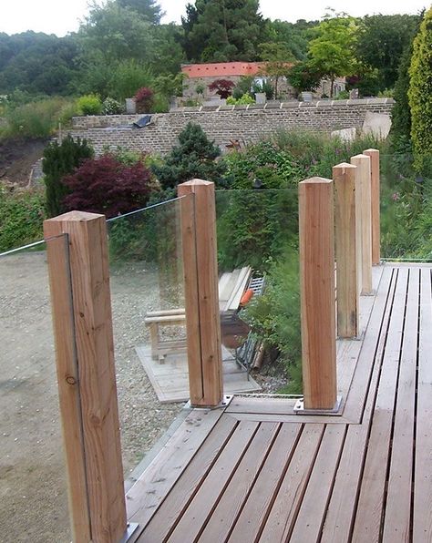 Patio Balustrade Ideas, Decking Balustrade, Glass Balcony Railing, Glass Railing Deck, Glass Porch, Garden Railings, Deck Railing Design, Timber Posts, Glass Fence