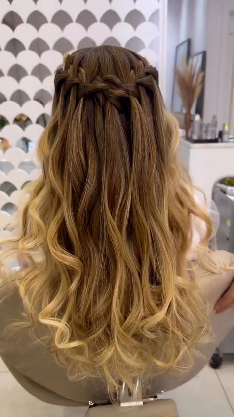 Braided Hairstyles Waterfall, Water Fall Hairstyle Step By Step Video, Hairstyles Waterfall, Beach Waves Middle Part, Bridal Waterfall Braid, Waterfall Braid Crown, Waterfall Crown Braid, Semi Updo Hairstyles, Waterfall Hair