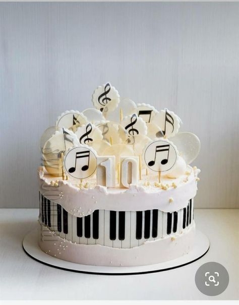 Piano Cake Design, Piano Cake Ideas, Piano Birthday Cake, Music Cake Ideas, Bolo Musical, Piano Cake, Music Themed Cakes, Piano Cakes, Music Cakes