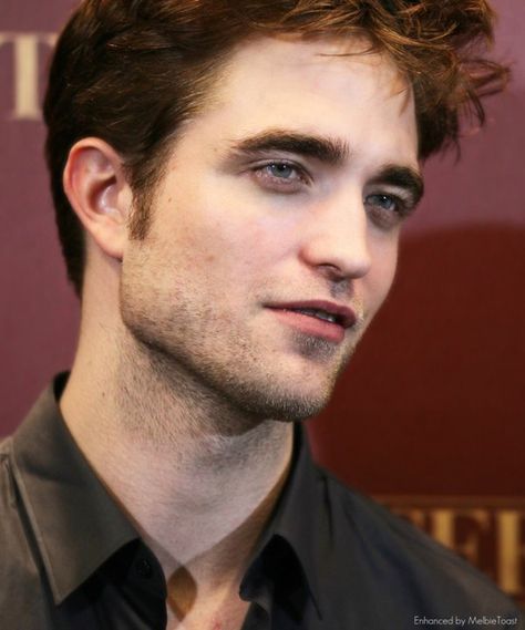 Robert Pattinson Twilight, Robert P, Robert Douglas, Twilight Film, Sense Of Humour, Cedric Diggory, Edward Cullen, The Twilight Saga, Cute Celebrities