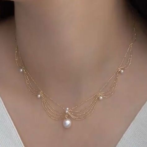 Gold Jewelry With Pearls, Pearl Necklace Prom, Elegant Jewelry Classy Gold, Bridgerton Jewelry Aesthetic, Beautiful Necklaces Unique, Pearl And Gold Jewelry, Gold And Pearl Jewelry, Designer Pearl Necklace, Gold And Pearl Necklace