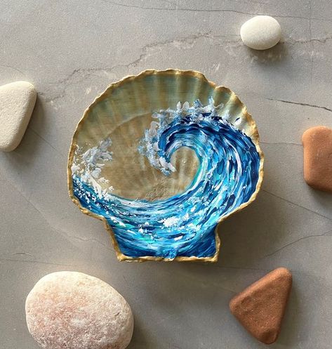 Crafts For The Beach, Shells Diy Crafts, Ocean Themed Crafts For Adults, Shell Painting Ideas Easy, Hand Painted Shells, Painting On Shells Seashells Ideas, Scallop Shell Crafts, What To Make With Seashells, Painted Seashells Ideas