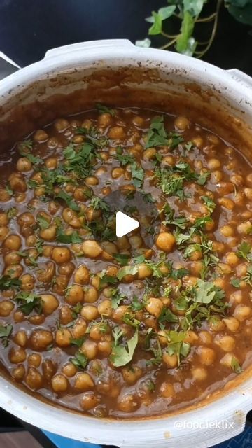 FoodieKlix 🧿 on Instagram: "Chikkad chole
Punjab special.. Thick & creamy texture chole.

Save for later use❤
Like, Comment & Share
✳️❇️➖Follow➖❇️✳️ @foodieklix
☑️Use #foodieklix   to get featured

Recipe :-

1.5 Cup Chole ( Washed & soaked overnight )

Put 1 Bowl Chole in a pressure cooker, add 2 medium size Sliced Onions, 1 Potato Diced, 1 Tsp Salt, Add water just little above level of Chole & pressure cook 6-7 whistles or till cooked.

Heat a Pan & add 2 Tsp Coriander seeds, 1 Tsp Black pepper, 2 Dry Red Chillies, 2 Tsp Jeera, 2 Black Cardamom, Roast for a few minutes on low flame. Switch off flame, add 1.5 Tsp Anardana, 1.5 Tsp Kasuri Methi & roast for another minute & grind into a powder.

Open pressure Cooker & remove aloo & some chole & add into a grinder jar & blend into a paste. Chola Recipe, Chhole Recipe, Hoodie Pfp, Bhatura Recipe, Cats Pfp, Kulcha Recipe, Cat Pfps, Kasuri Methi, Names Cat