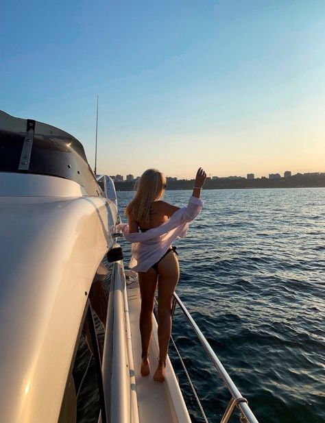 Boat Photoshoot, Yacht Aesthetic, Yachts Girl, Boat Pose, 2024 Aesthetic, Boat Pics, Summer Poses, Yacht Life, Future Lifestyle