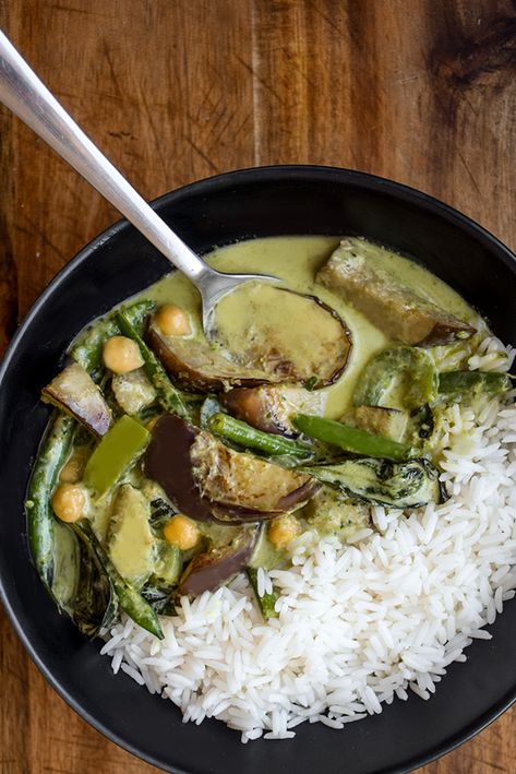 Essen, Eggplant Green Curry, Thai Green Curry Chicken With Eggplant, Green Pepper Recipes Vegetarian, Thai Kitchen Green Curry Paste Recipe, Green Curry Eggplant, Thai Eggplant Curry, Green Curry Recipes Vegetarian, Green Curry Vegetarian