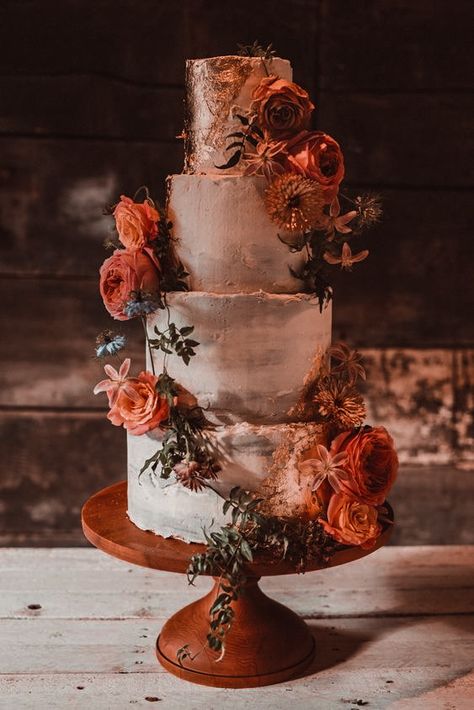 Wedding Cake With Flowers, Glass House Wedding, Rustic Cake Stands, Cake With Flowers, Boho Wedding Cake, Stile Boho Chic, Tiered Cake, Chocolate Wedding Cake, Wedding Cakes Blue