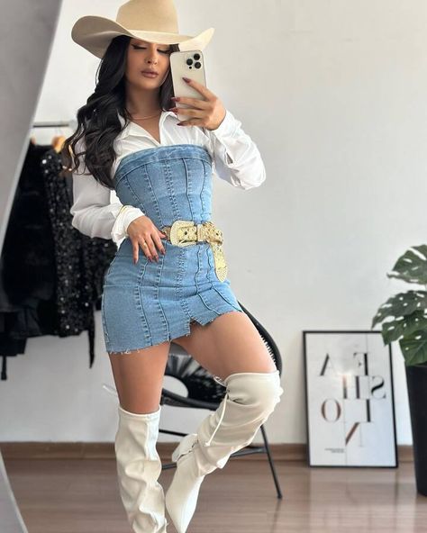 Natali Santos » Arquivos • Moda Country, a nova sensação. Country Fest Outfits, Cowboy Outfits For Women, Vestidos Country, Outfit Fiesta, Country Chic Outfits, Outfit Botas, Fest Outfits, Country Style Outfits, Fiesta Outfit