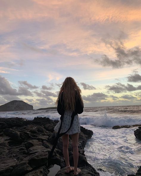 ROSÉ on Instagram: “watching the sunrise” Blackpink Rosé Instagram, Rosé Ig Update, Rosé Instagram, Park Rosé, Rose Park, Avicii, Rose Icon, Rose Photos, Cnblue