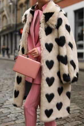 FAUX FUR & COLORED SUITS // Mode Inspo, 가을 패션, Mode Inspiration, Faux Fur Coat, Fur Jacket, Winter Women, Look Fashion, Passion For Fashion, Autumn Winter Fashion